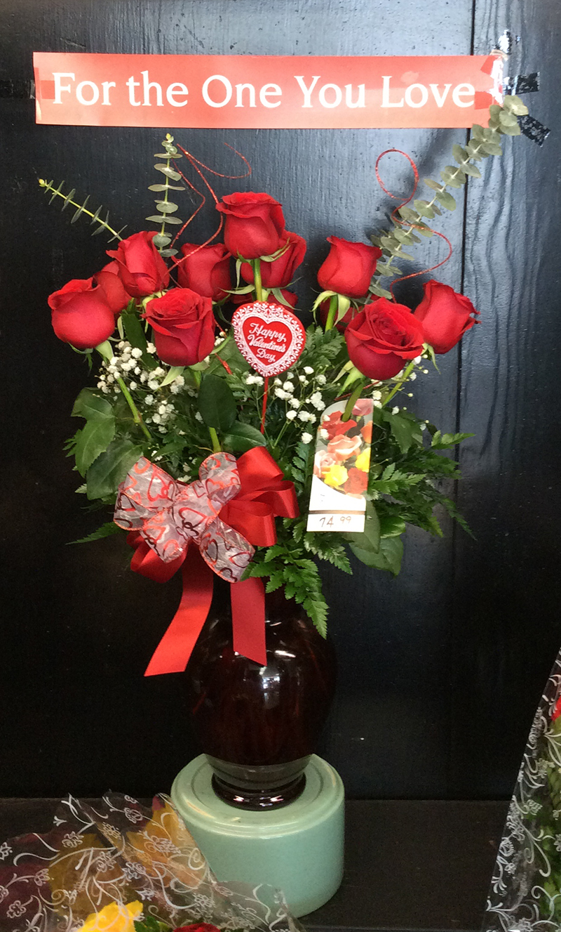Dozen Red Roses in Vase Image